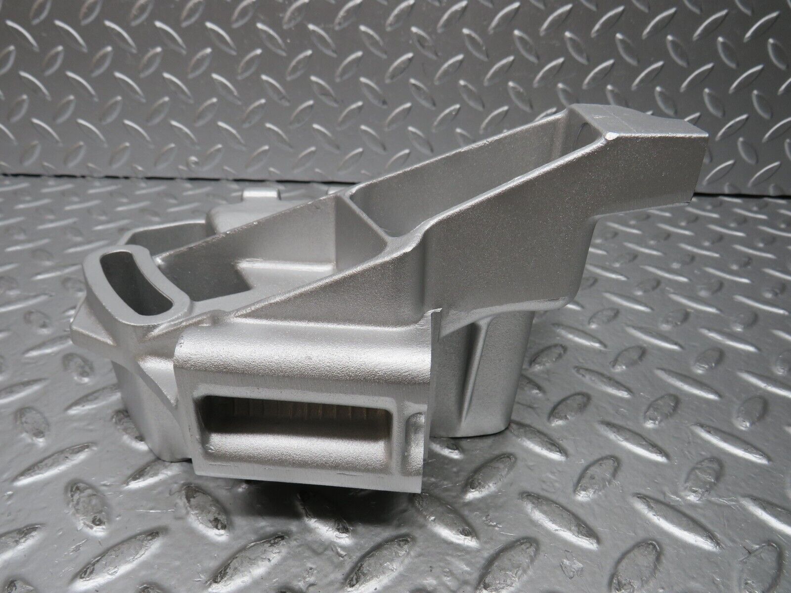 26825 Mercedes-Benz W123 240D Power Steering Pump Bracket 6172360330