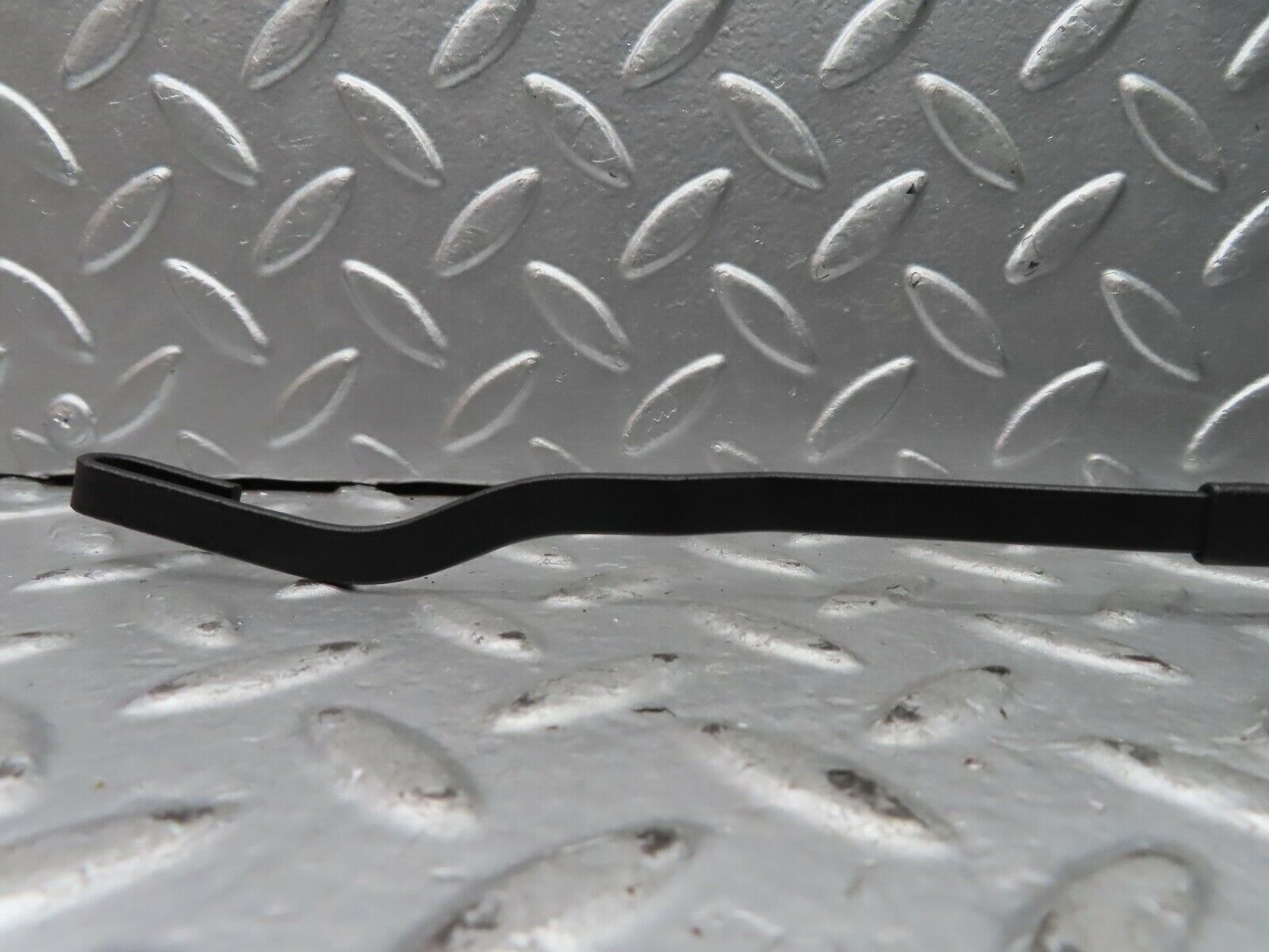 21634 Mercedes-Benz W123 230E Wiper Arm Bosch Right Side 3399990553