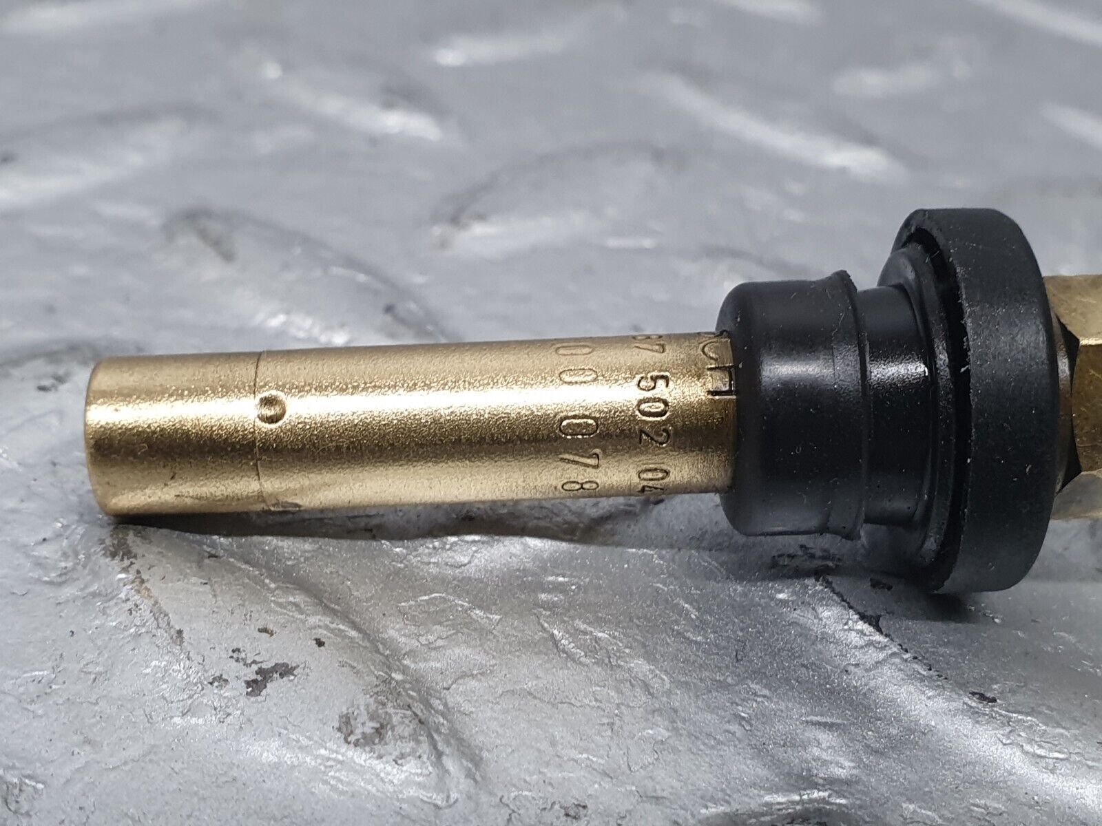 41035 Mercedes-Benz W126 300SE Fuel Injector Bosch 0000785623 0437502047