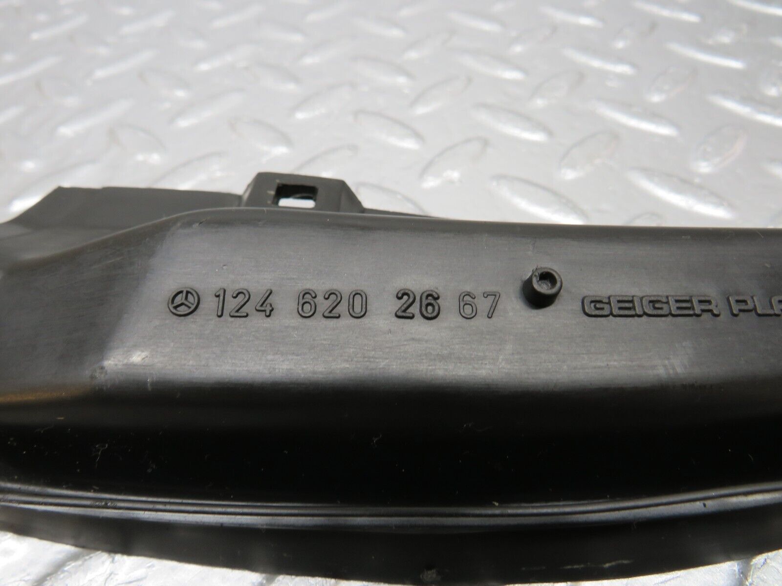 33979 Mercedes-Benz W124 260E Water Drain 1246283707 1246202667