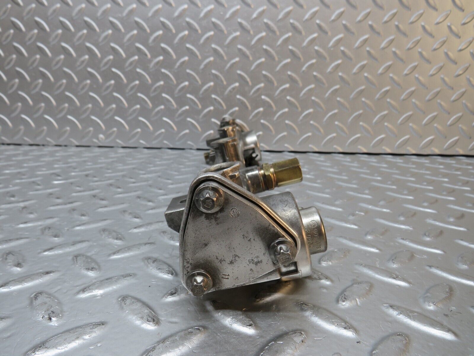 31214 Mercedes-Benz S124 220TE Wagon Fuel Injector Rail 1110780745