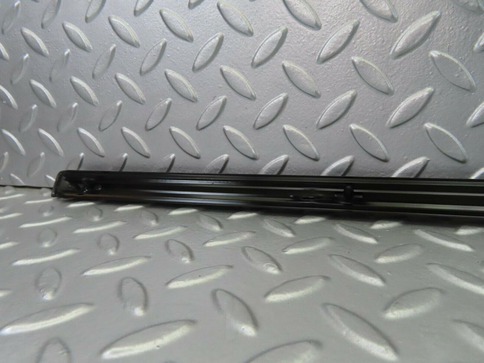 10258 Mercedes-Benz W123 Front Left Door Centre Moulding Trim