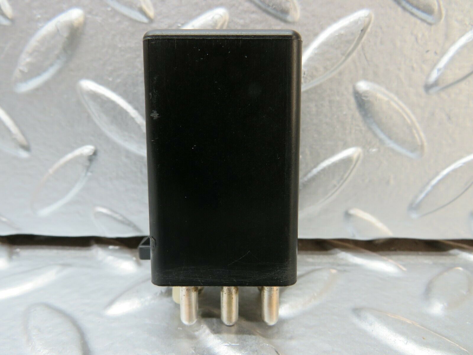 23982 Mercedes-Benz W123 280E Intermittent Wiper Relay 0008210863