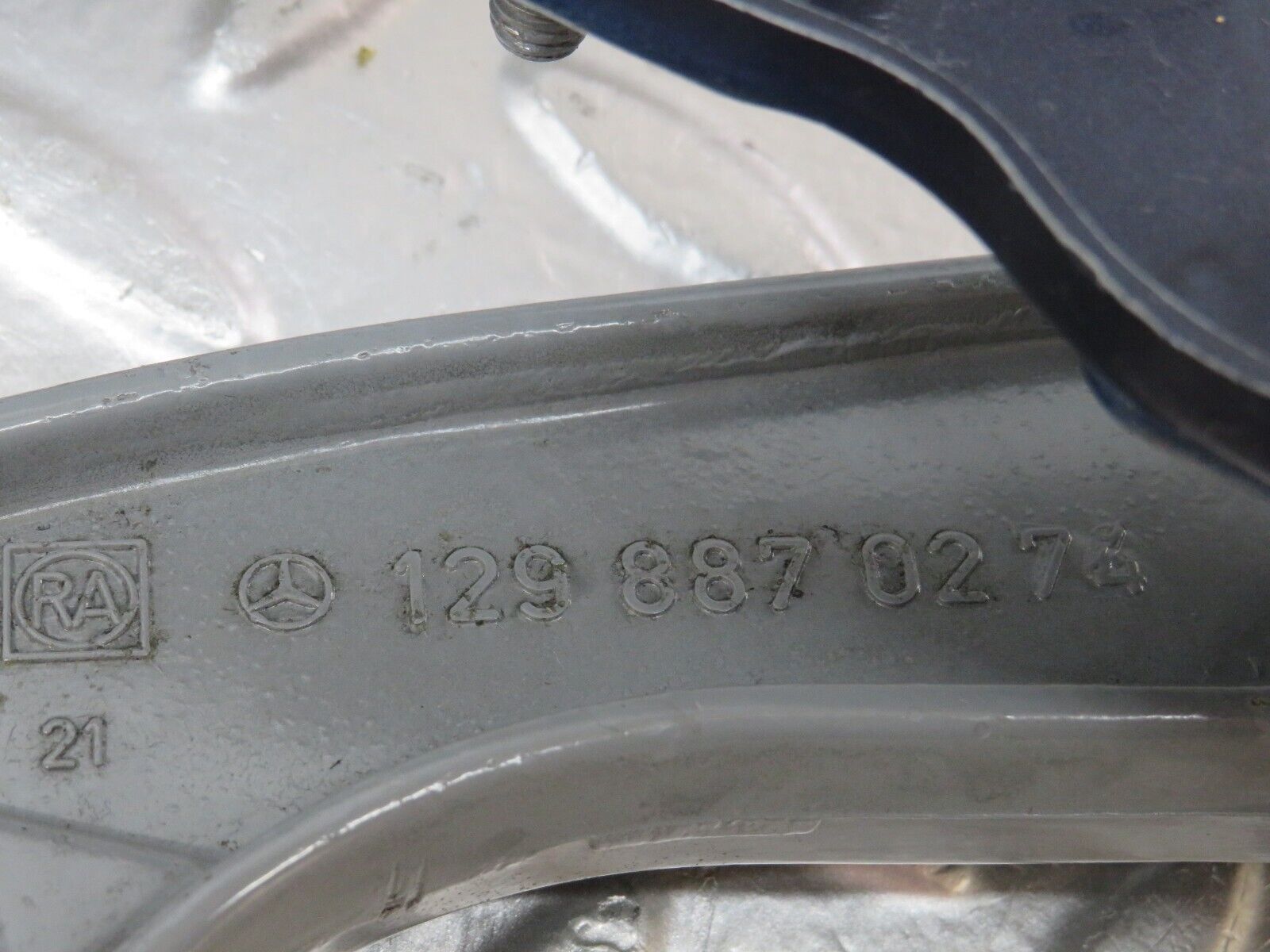 25666 Mercedes-Benz W124 280E Bonnet Hinge Right 1298870274