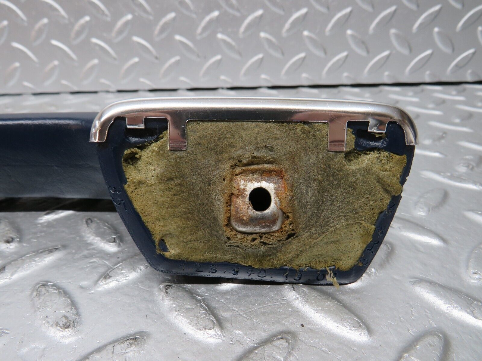 31983 Mercedes-Benz W123 230E Rear Left Interior Door Handle 1239701901