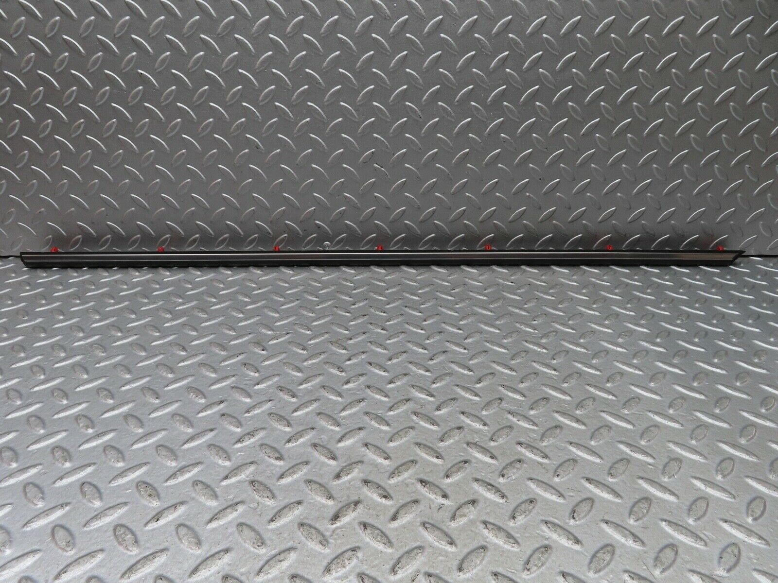 19063 Mercedes-Benz W123 300D Rear Right Door Centre Moulding Trim