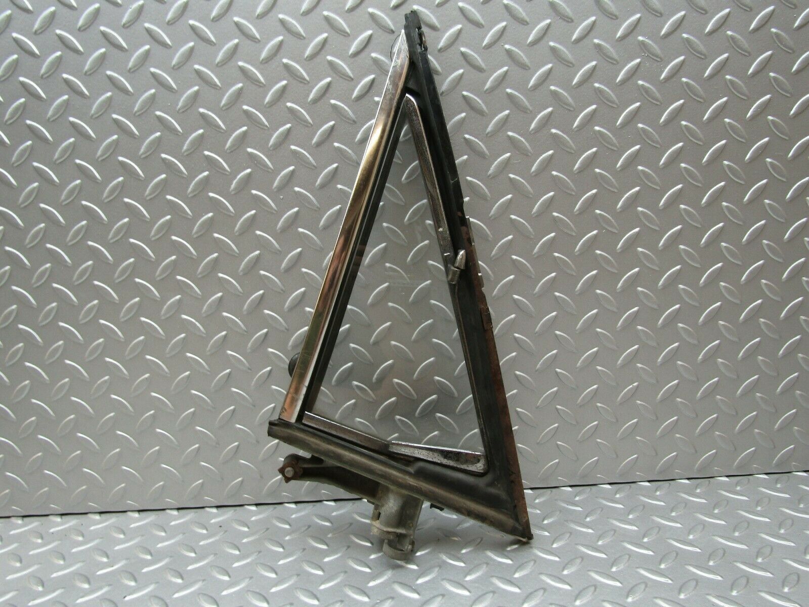 3368 Mercedes-Benz W108 280SE Quarter Window Glass Front Right