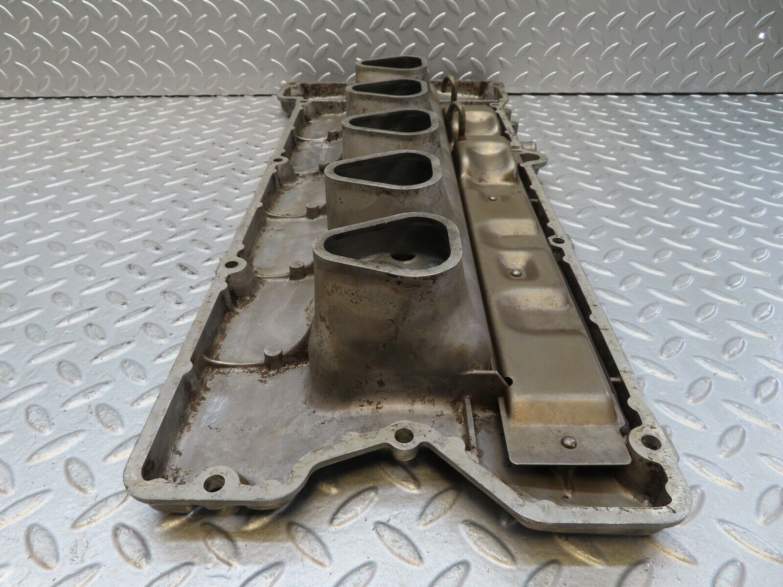 16992 Mercedes-Benz C123 280CE Coupe Cylinder Head Valve Cover 1100160905