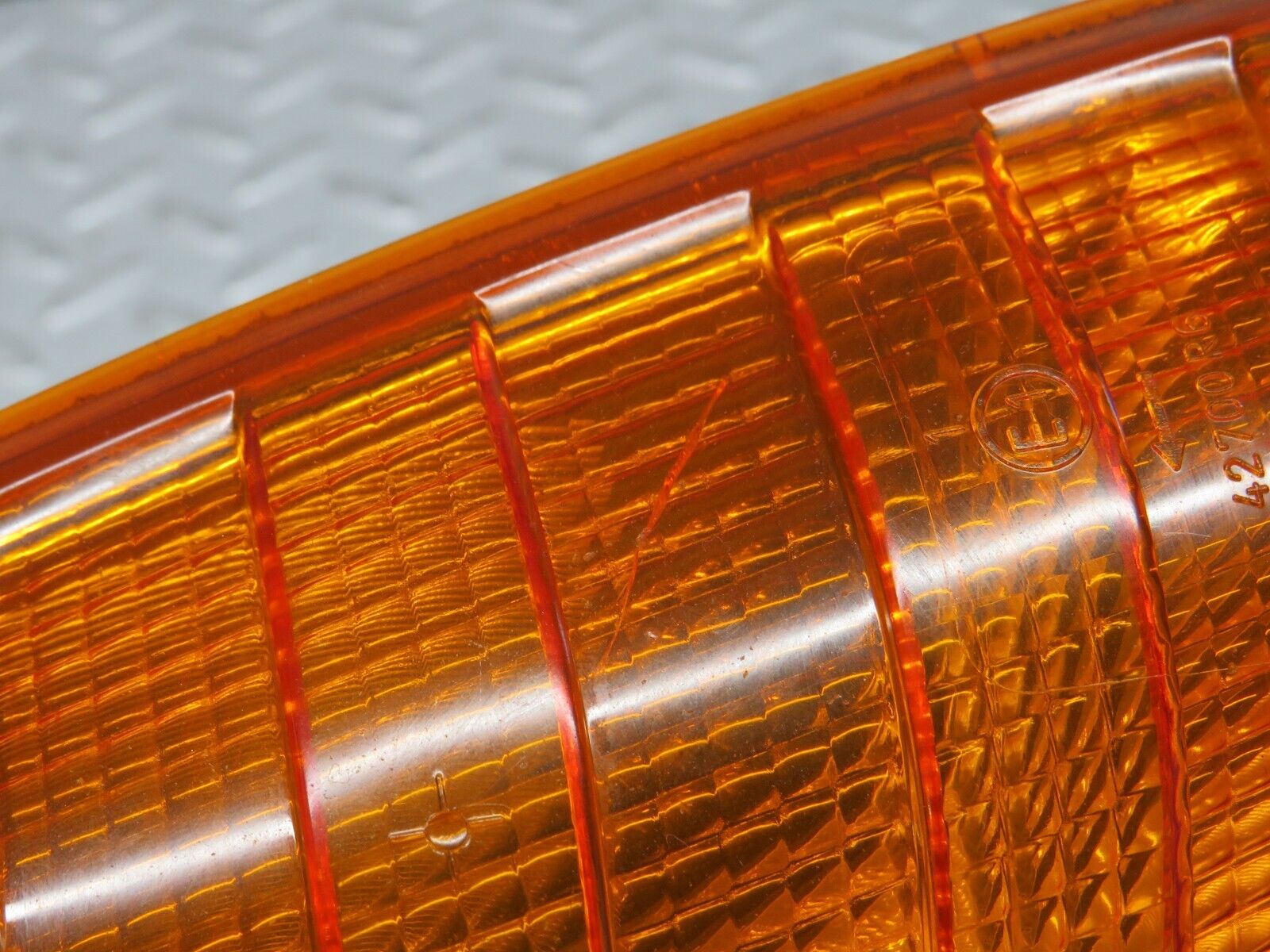 32538 Mercedes-Benz S124 300TE Wagon Front Right Indicator Bosch 1305233929