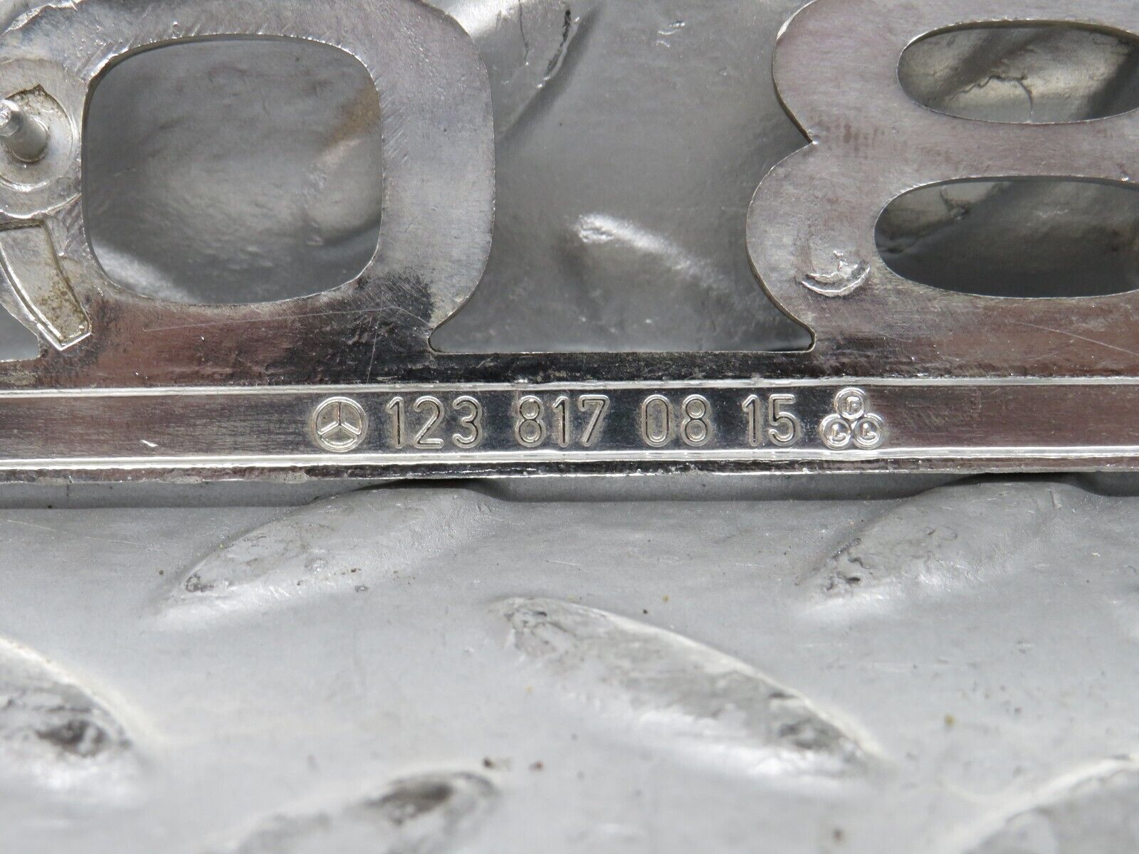 27264 Mercedes-Benz W123 280E Trunk Badge Logo Emblem 1238170815