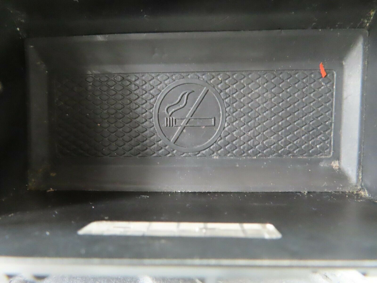 11130 Mercedes-Benz W221 S320 Ashtray 2216801652