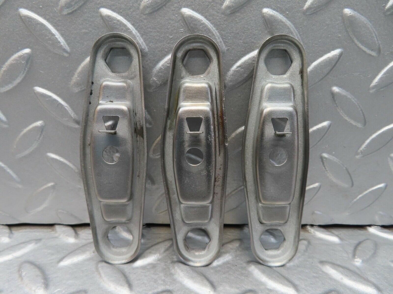 15947 Mercedes-Benz W123 280E Fuel Injector Bracket 3x