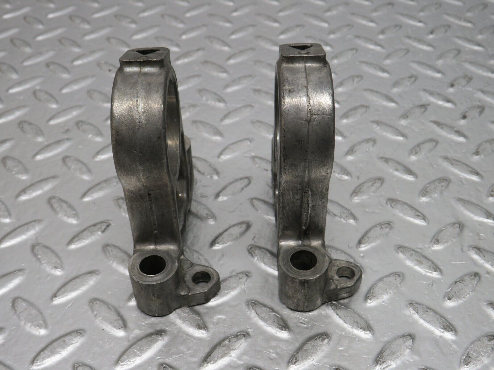 31064 Mercedes-Benz W123 200D Camshaft Tower Bearing Set 6160510612 6160510710