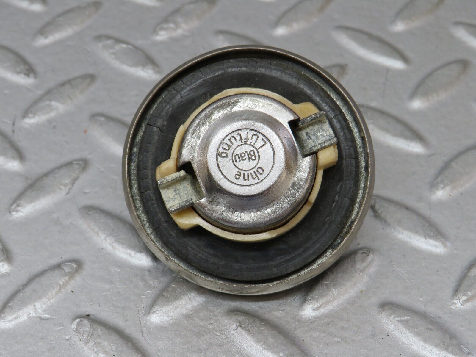 36335 Mercedes-Benz W126 420SE Fuel Tank Cap 1244700005