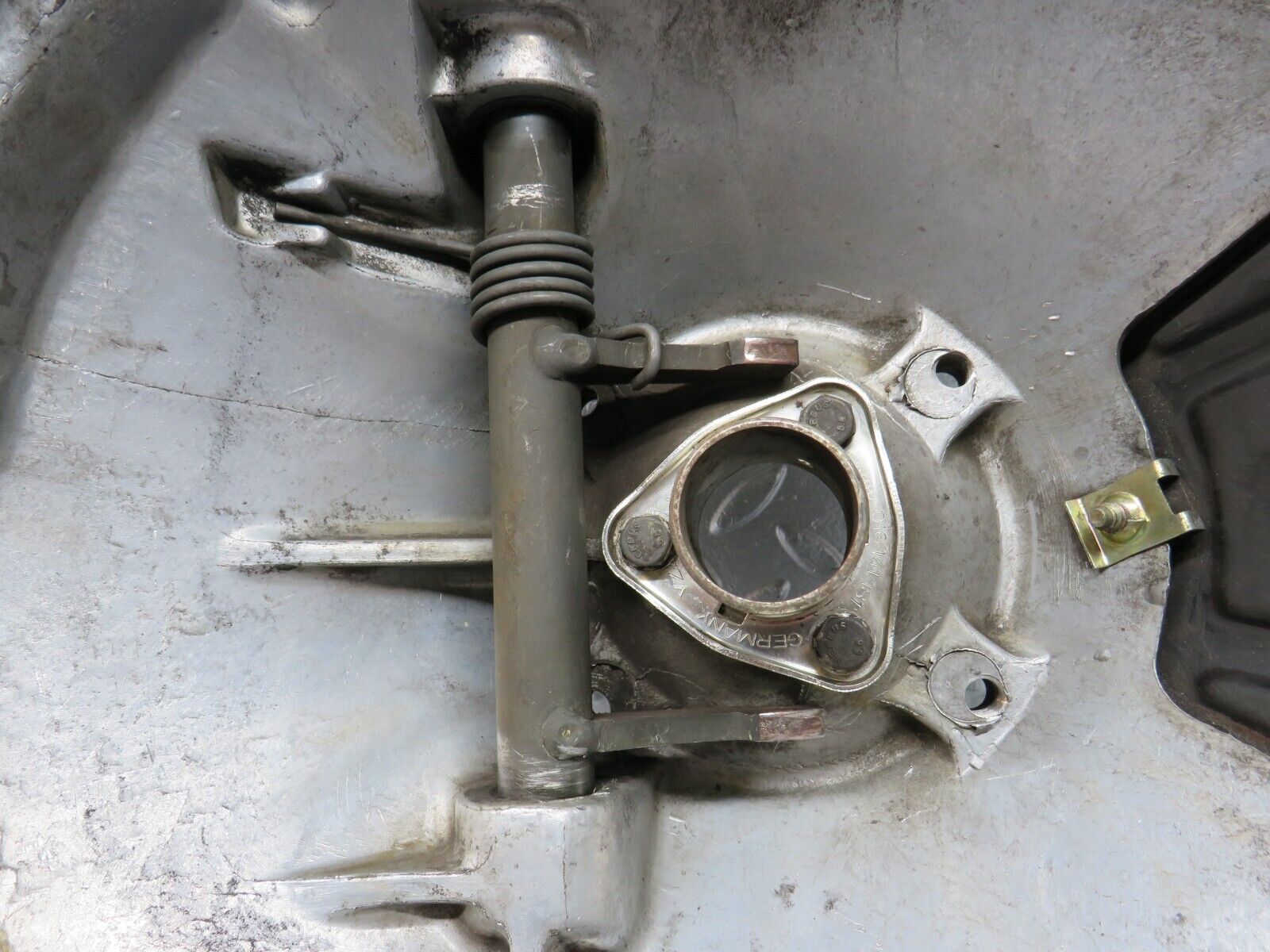 30101 Porsche 924 Clutch Bell Housing 477521111