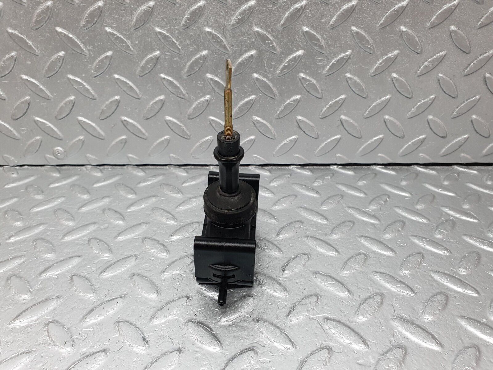 41511 Mercedes-Benz W124 200E Rear Door Lock Vacuum Actuator 0008007975