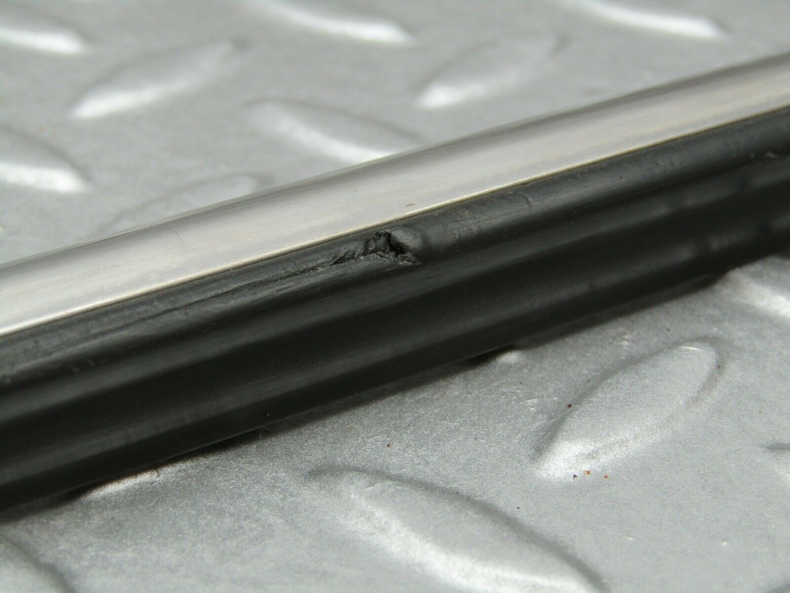 3336 Mercedes-Benz W115 220D Centre Door Chrome Trim Rear Left