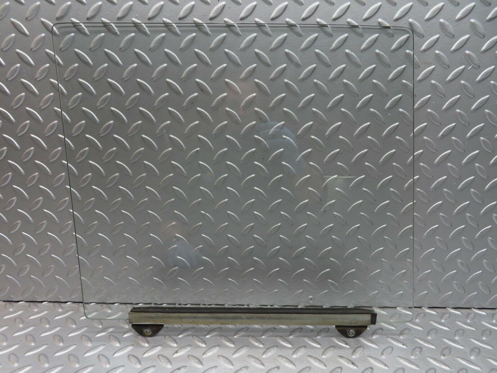 12658 Mercedes-Benz W111 220SE Front Left Door Window Glass