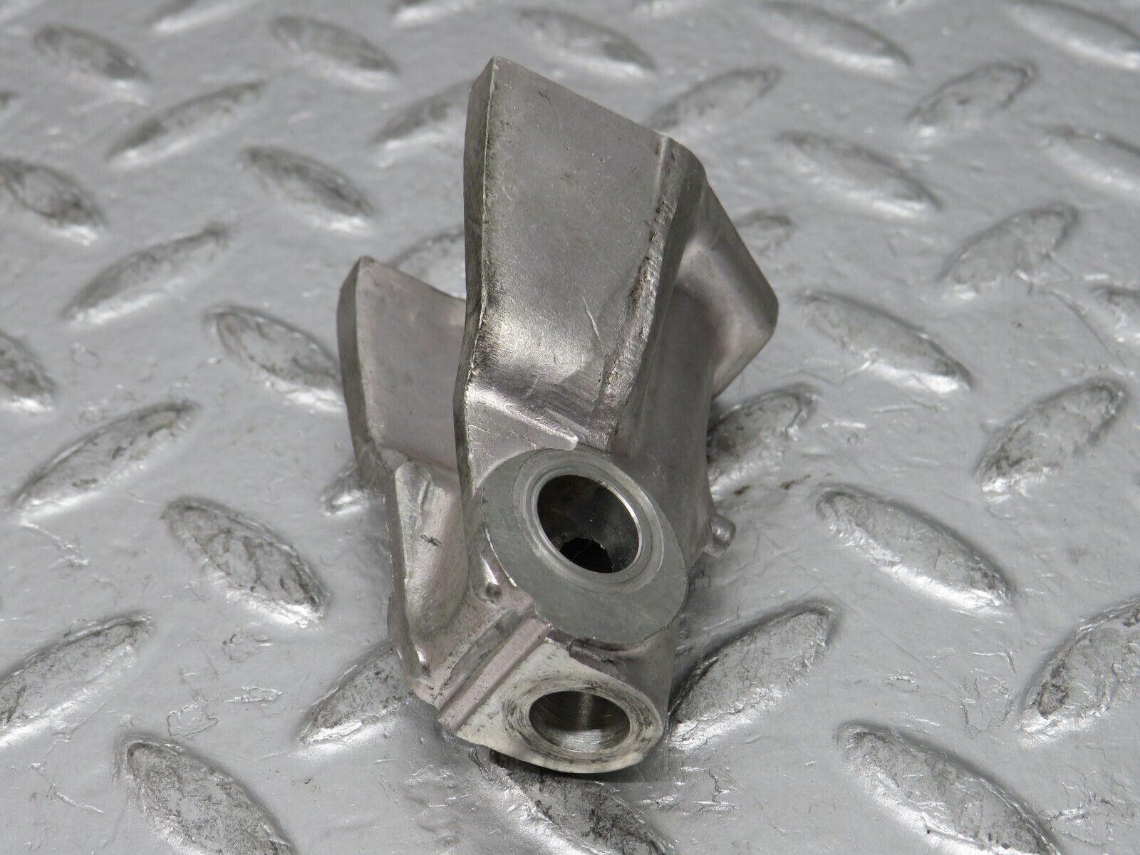 0279 Mercedes-Benz W123 220D Rocker Arm Support 6150550110