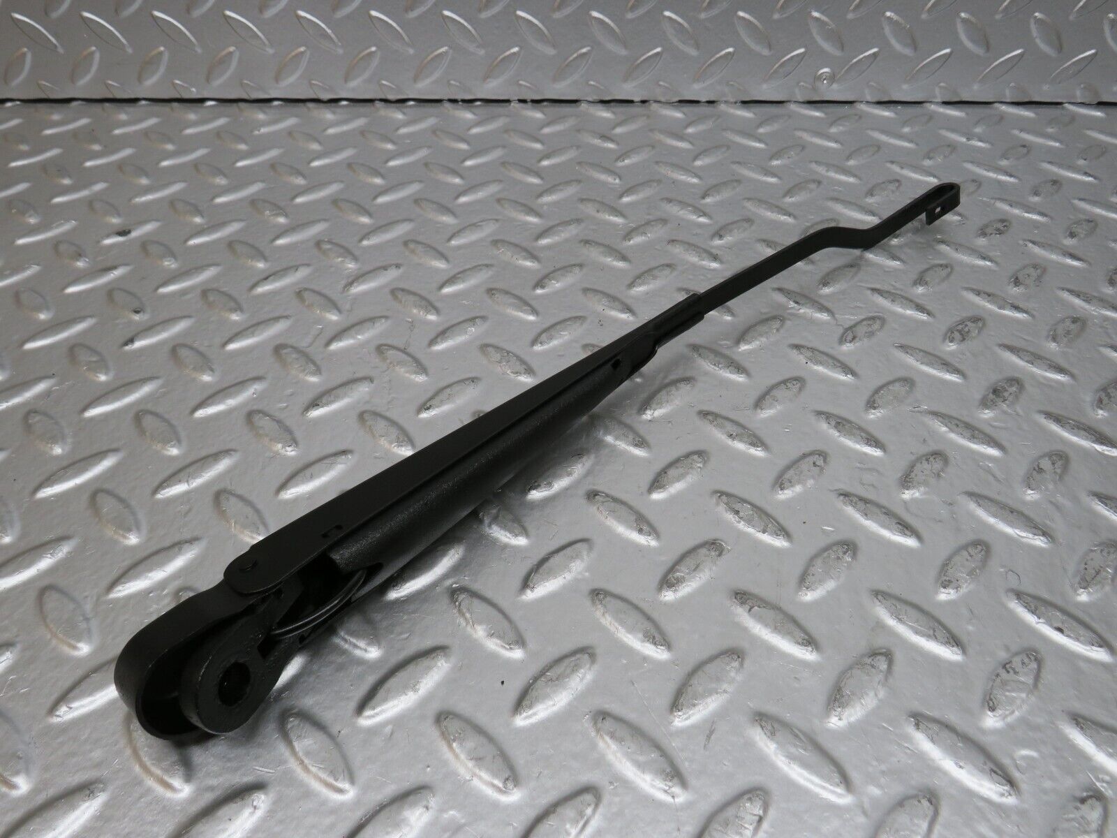 25427 Mercedes-Benz W123 200 Wiper Arm Bosch Left Side 3399990553