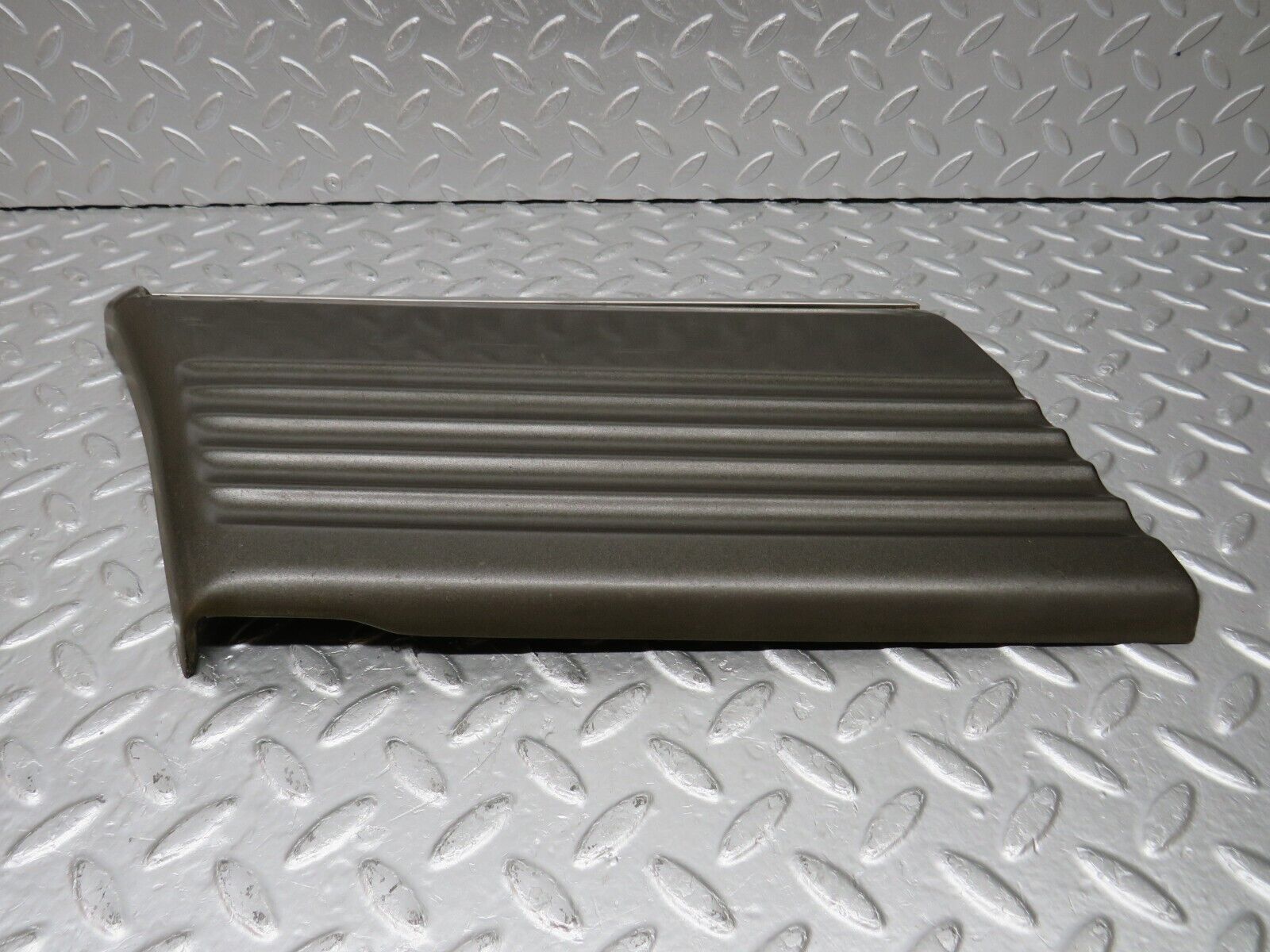 34373 Mercedes-Benz C126 380SEC Front Left Fender Wing Lower Moulding 1266900140