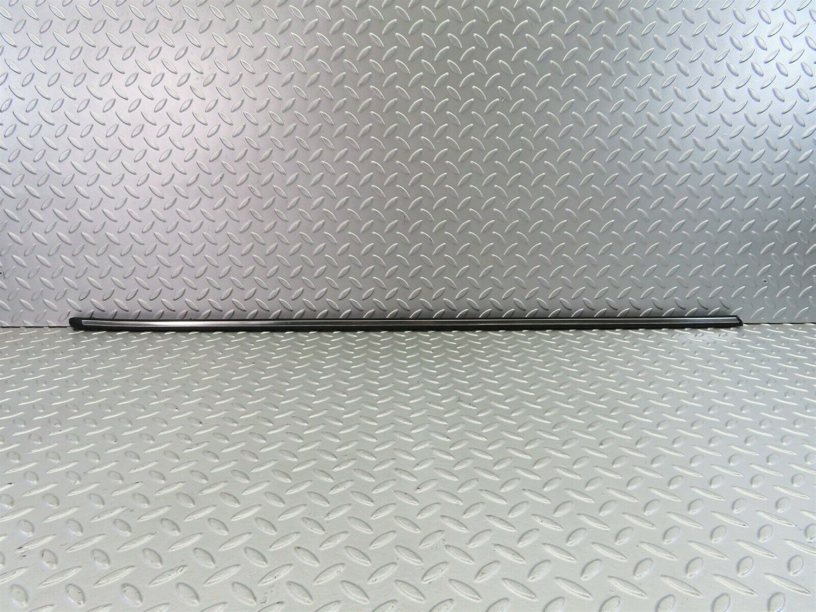 7523 Mercedes-Benz S123 230TE Wagon Centre Fender Wing Chrome Trim Front Left