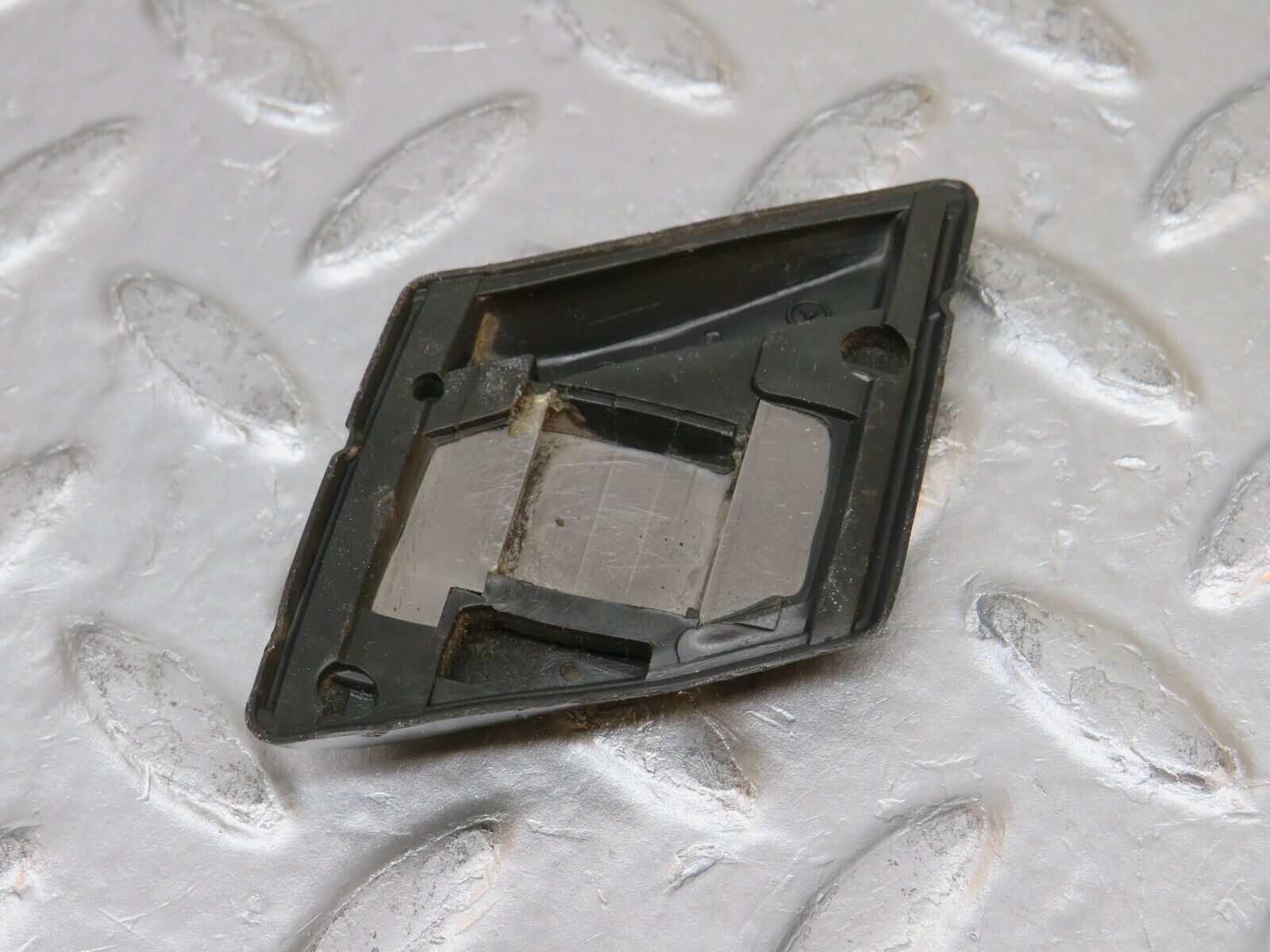 32413 Mercedes-Benz S124 300TE Wagon Rear Left Fender Wing Centre Moulding Trim