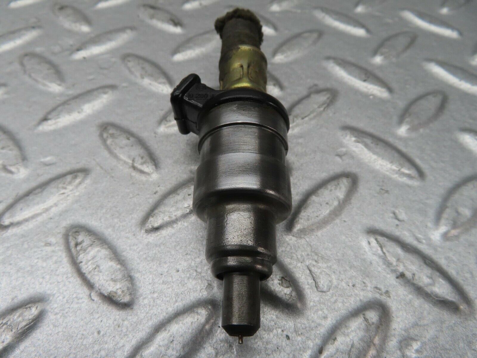 13336 Mercedes-Benz W116 350SE Fuel Injector Bosch 0280150001