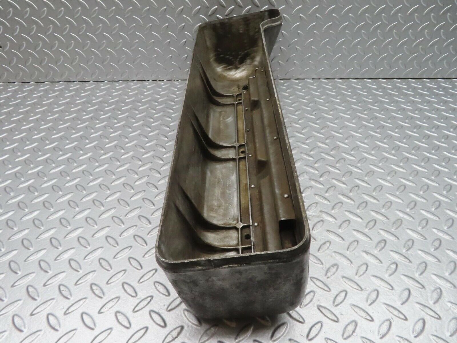 12954 Mercedes-Benz W111 220SE Cylinder Head Valve Cover 1800161305