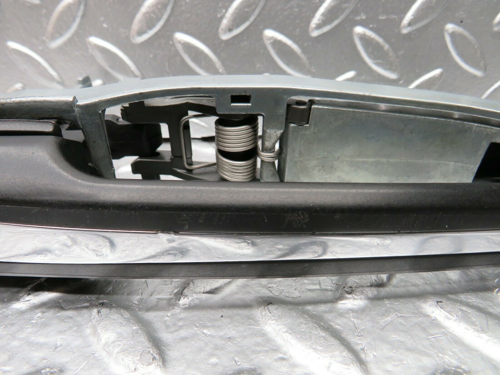 22475 Mercedes-Benz C124 E220 Coupe Left Exterior Door Handle No Key