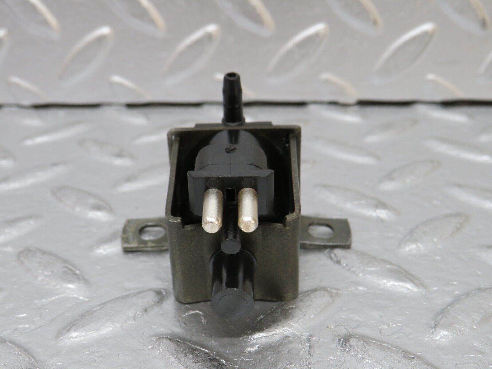 0582 Mercedes-Benz W123 230E Pierburg Vacuum Control Valve 0035450832