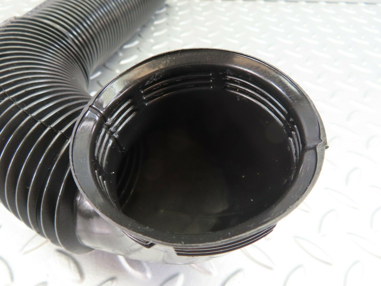 7339 Mercedes-Benz W116 450SE Dashboard Air Vent Ducting