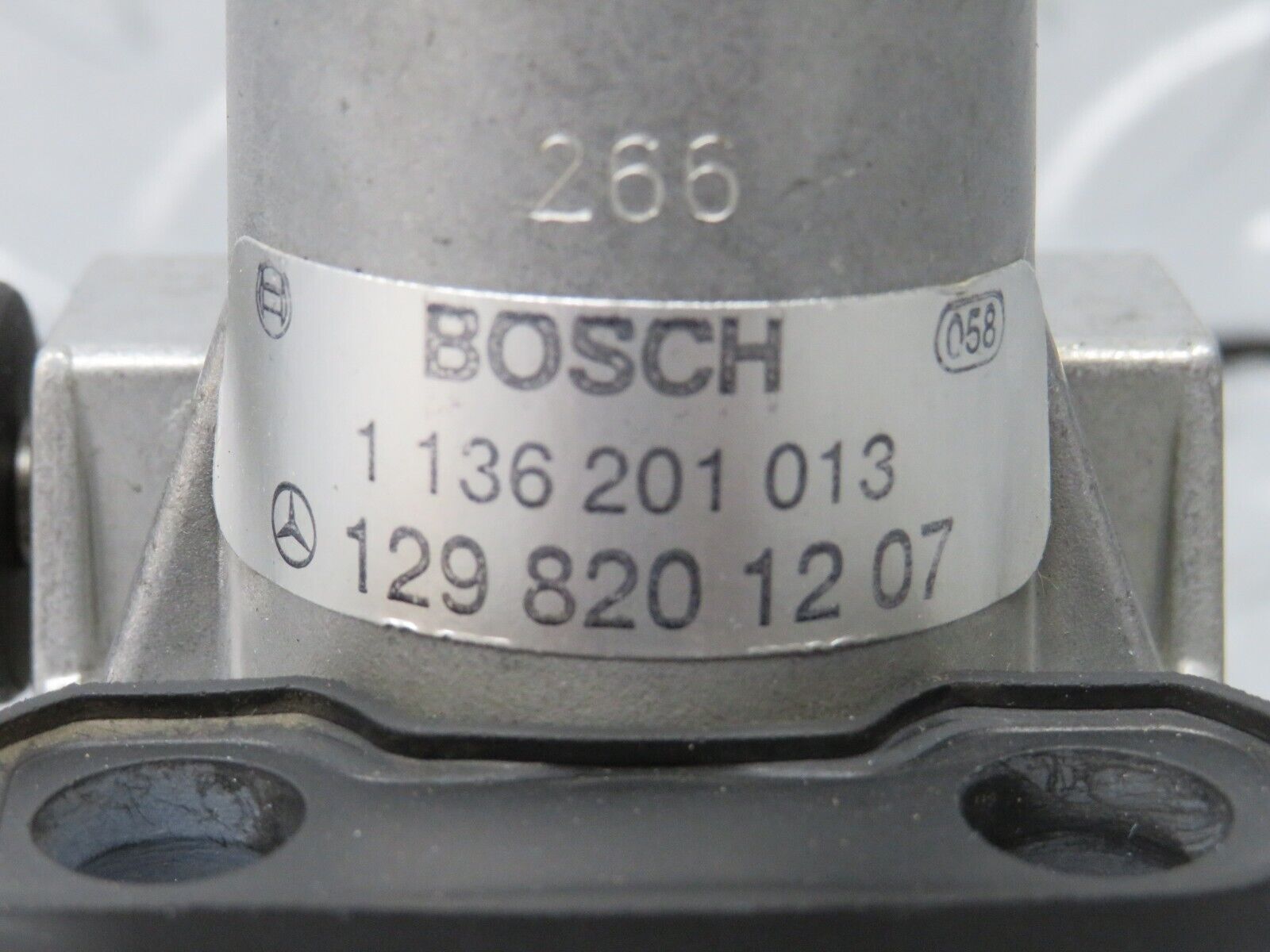36854 Mercedes-Benz R129 300SL-24 Front Left Seat Adjustment Motor Bosch 1136201013 1298201207