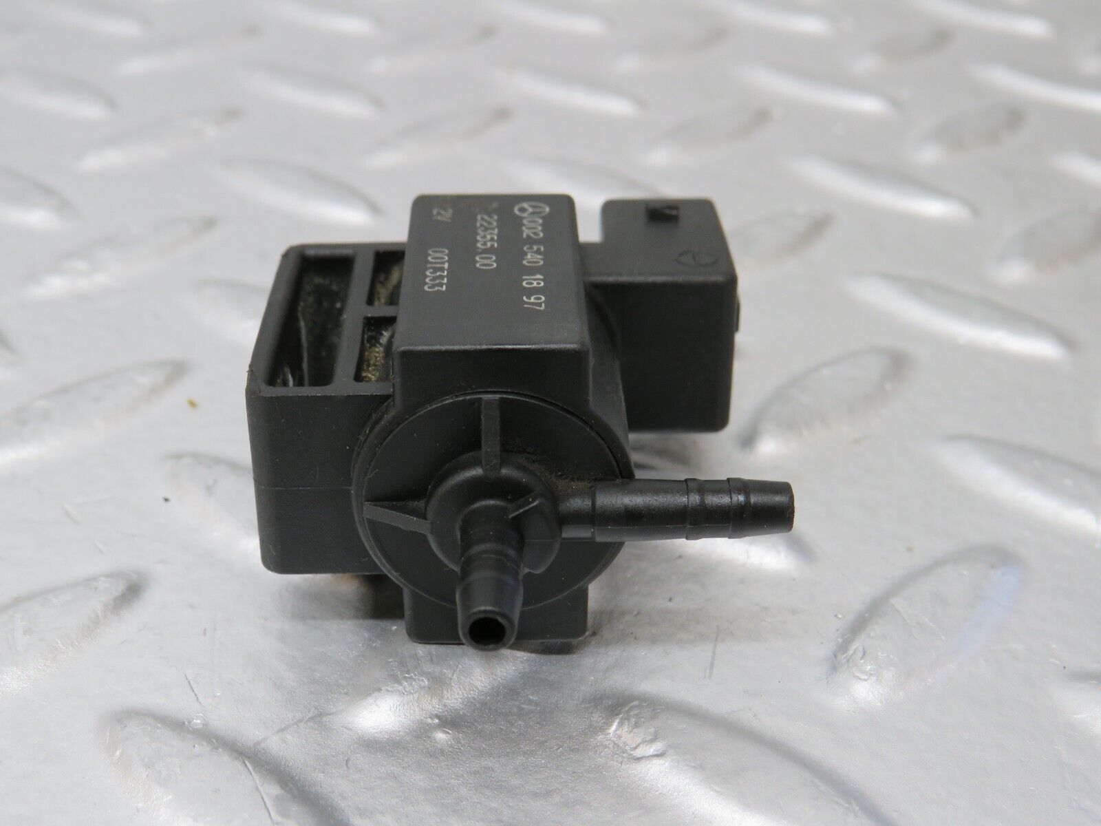 34960 Mercedes-Benz W210 320E Solenoid Vacuum Valve Pierburg 0025401897