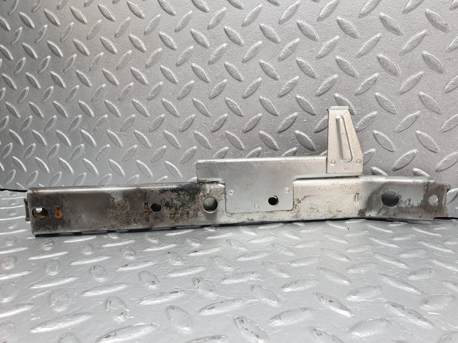 40804 Mercedes-Benz W123 300D Front Right Seat Rail Pair