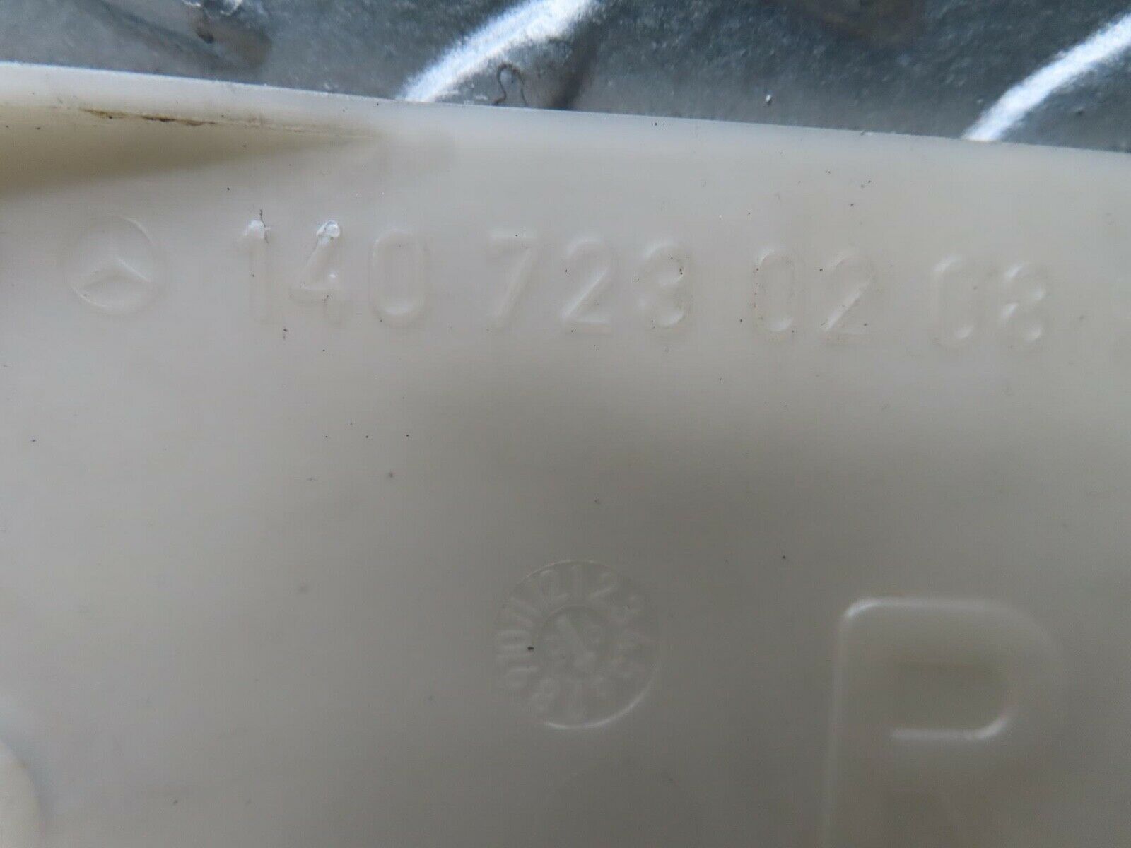 14885 Mercedes-Benz W140 S320 Door Lock Mechanism Cover 1407230108