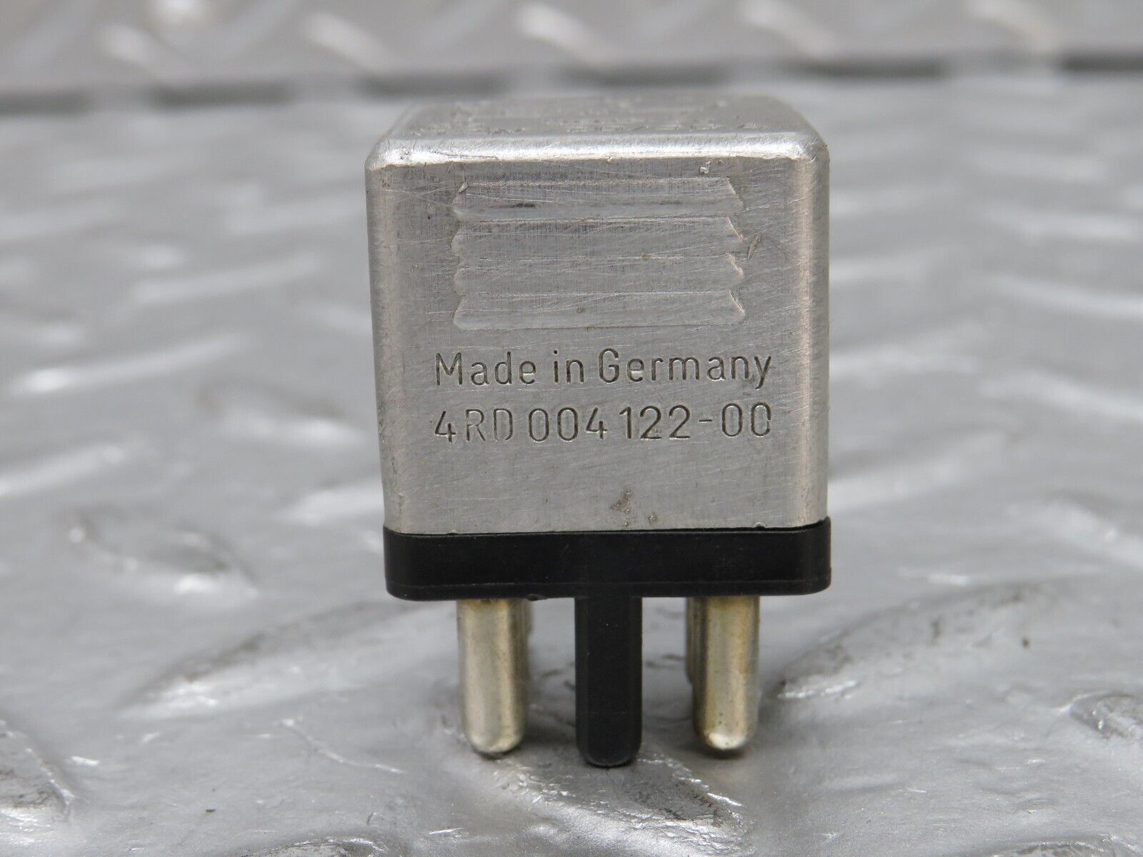 32472 Mercedes-Benz S124 300TE Wagon Multi Purpose Relay 0015420219