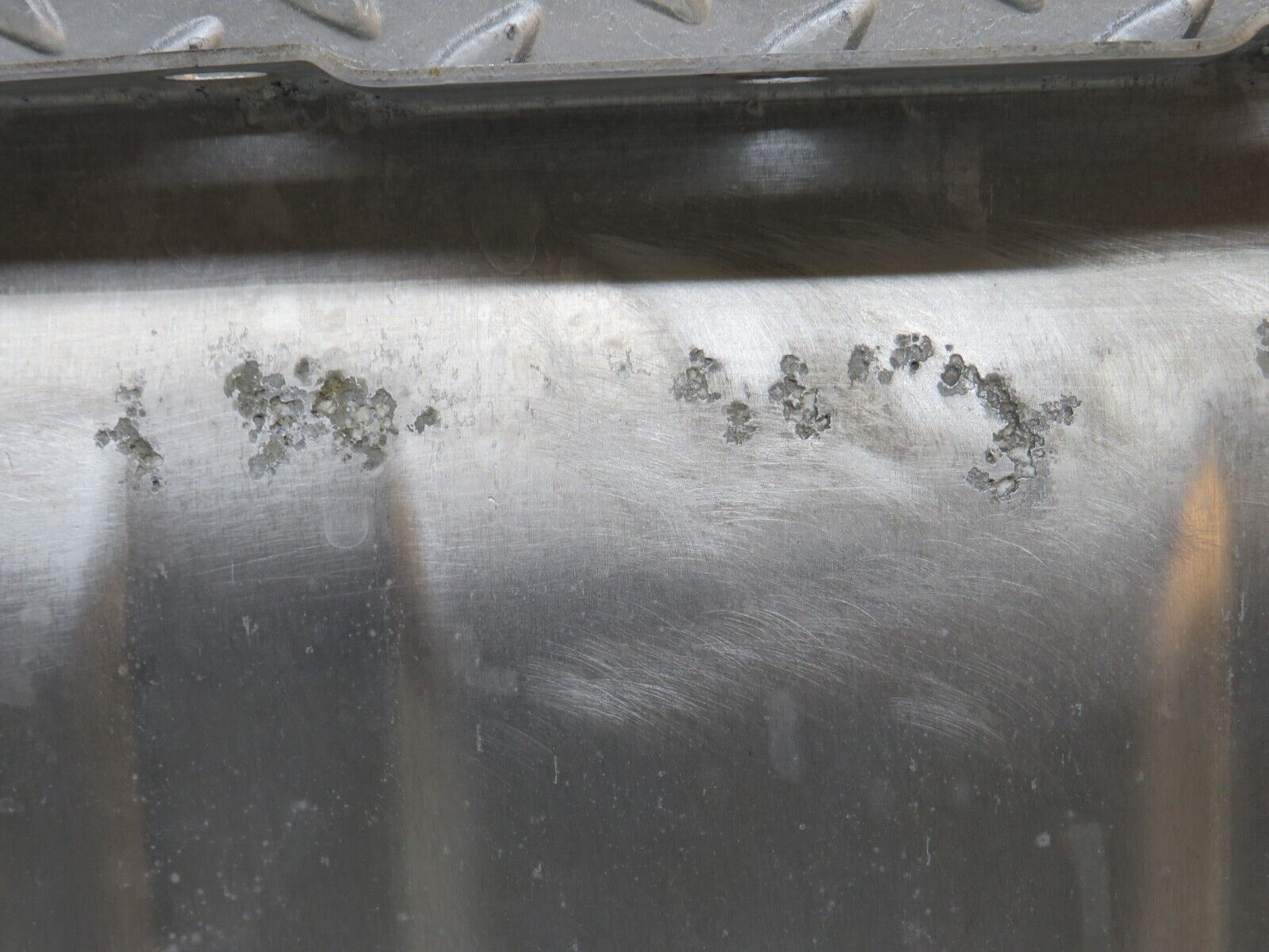 39520 Mercedes-Benz R129 320SL Coupe Fuel Tank Rear Cover