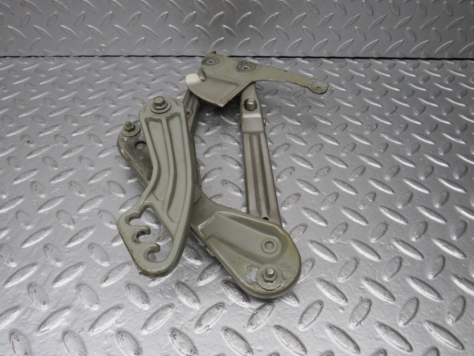 39450 Mercedes-Benz R129 320SL Coupe Bonnet Hinge Right Side 1298800228 1298870274