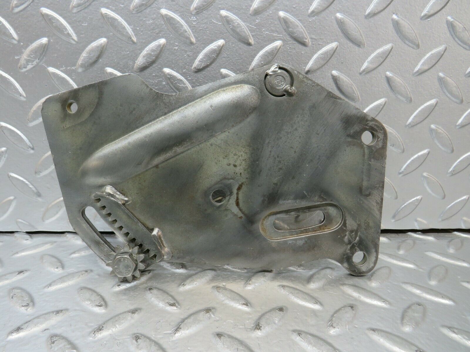 23357 Mercedes-Benz W116 350SE Power Steering Pump Bracket