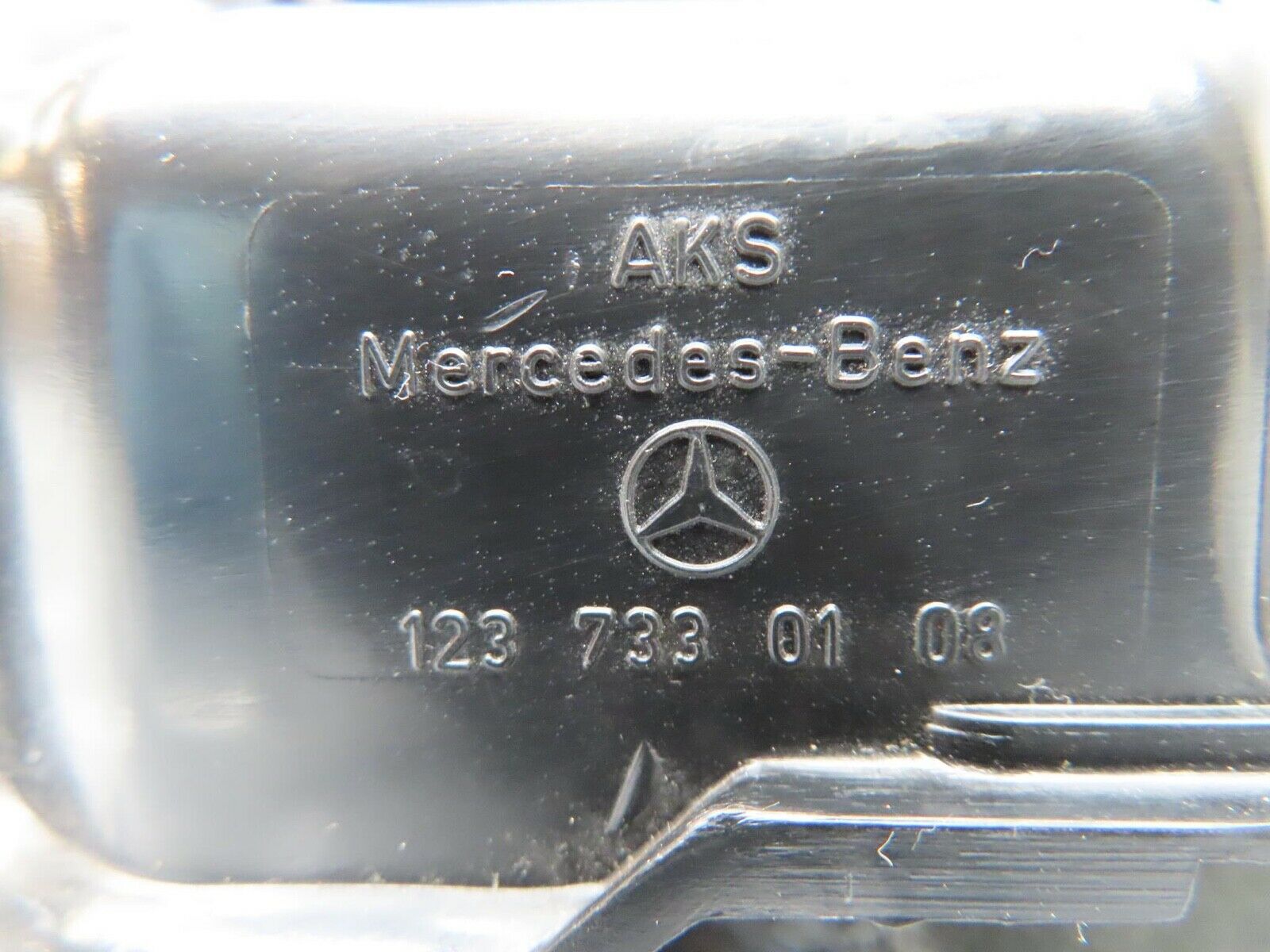 16053 Mercedes-Benz W123 280E Rear Left Door Lock Mechanism 1237330108