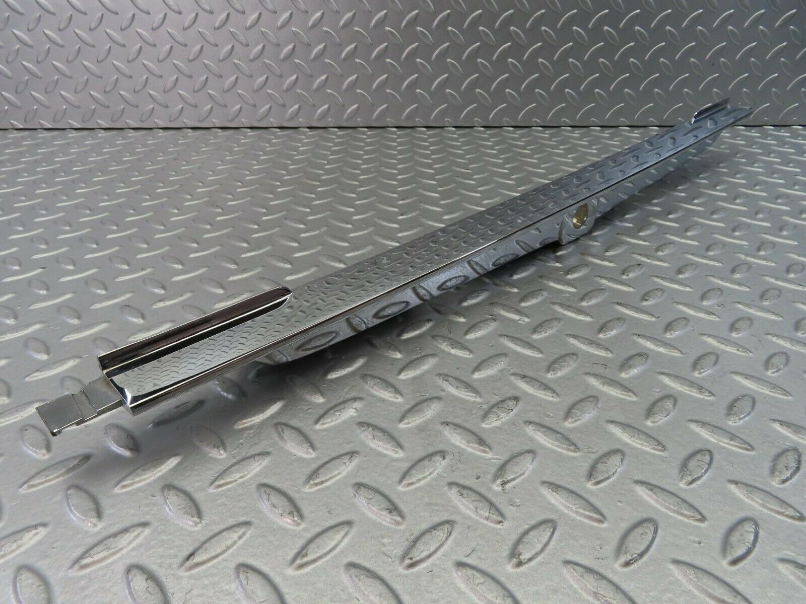 10299 Mercedes-Benz W116 number Plate Light Holder Chrome Moulding 1166900580