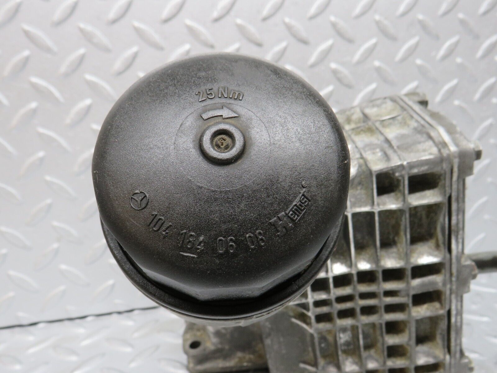 38169 Mercedes-Benz A124 320E Cabriolet Oil Filter Housing 1041840608