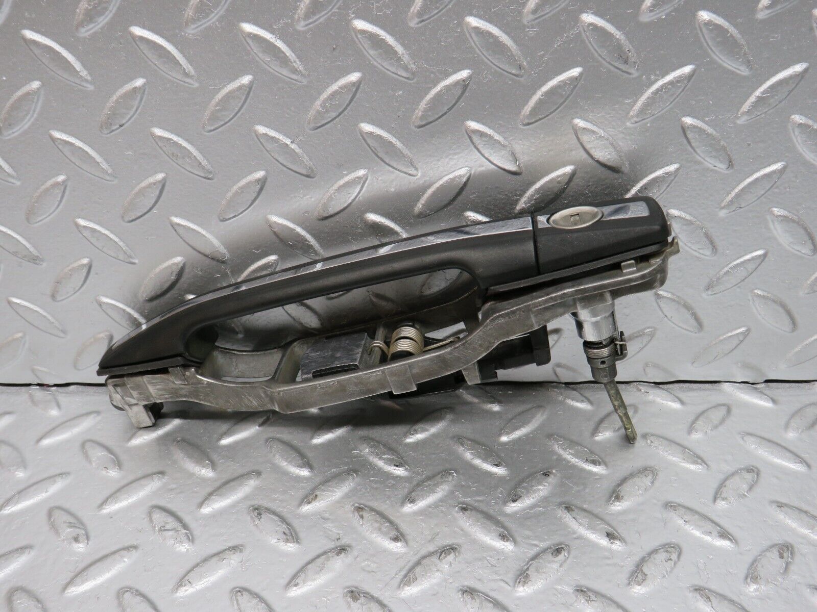 31514 Mercedes-Benz S124 220TE Front Left Exterior Door Handle No Key