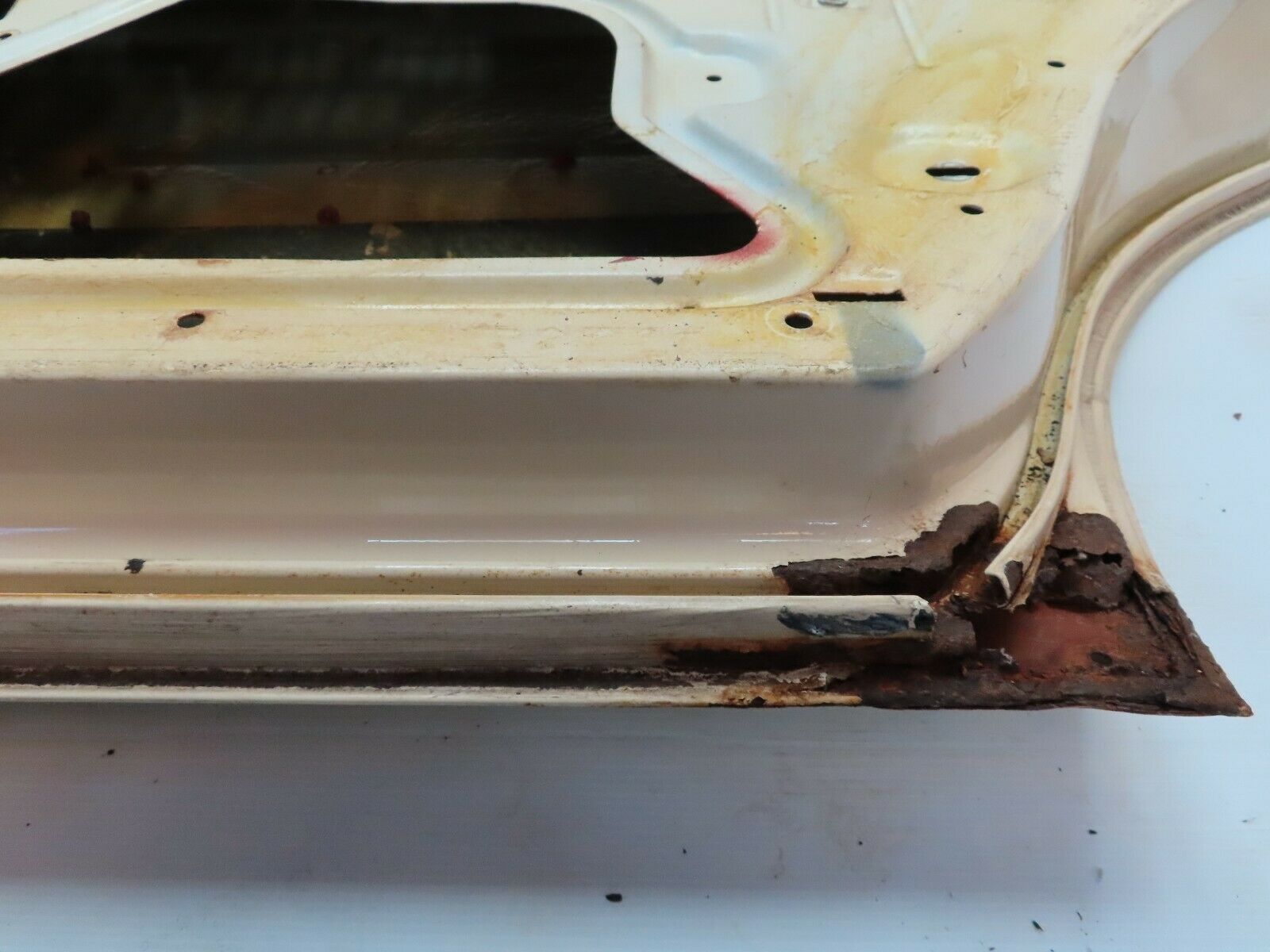 7805 Mercedes-Benz S123 230TE Wagon Rear Right Door