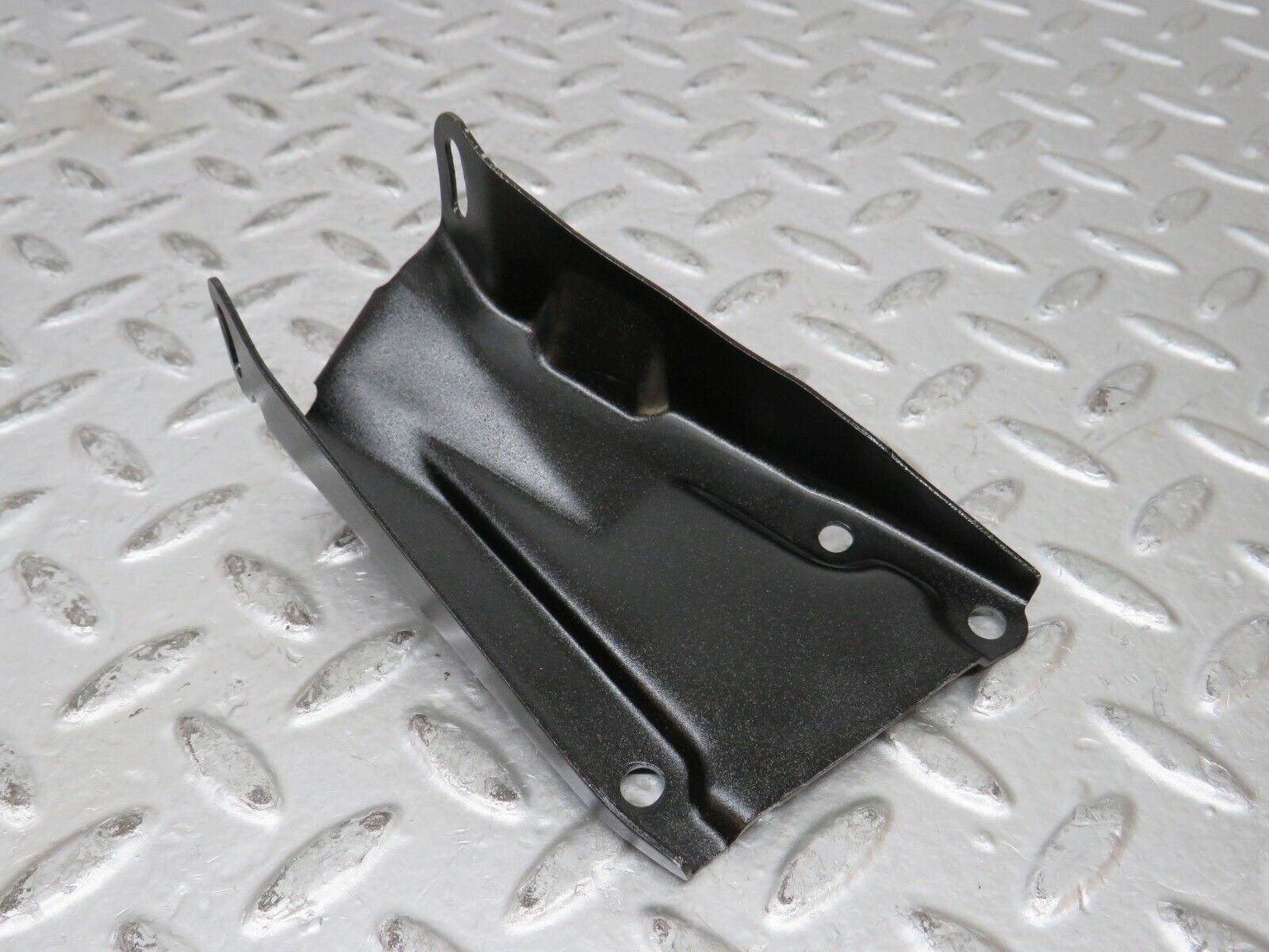 27699 Mercedes-Benz S124 300TE Wagon Air Intake Manifold Bracket 6041410740