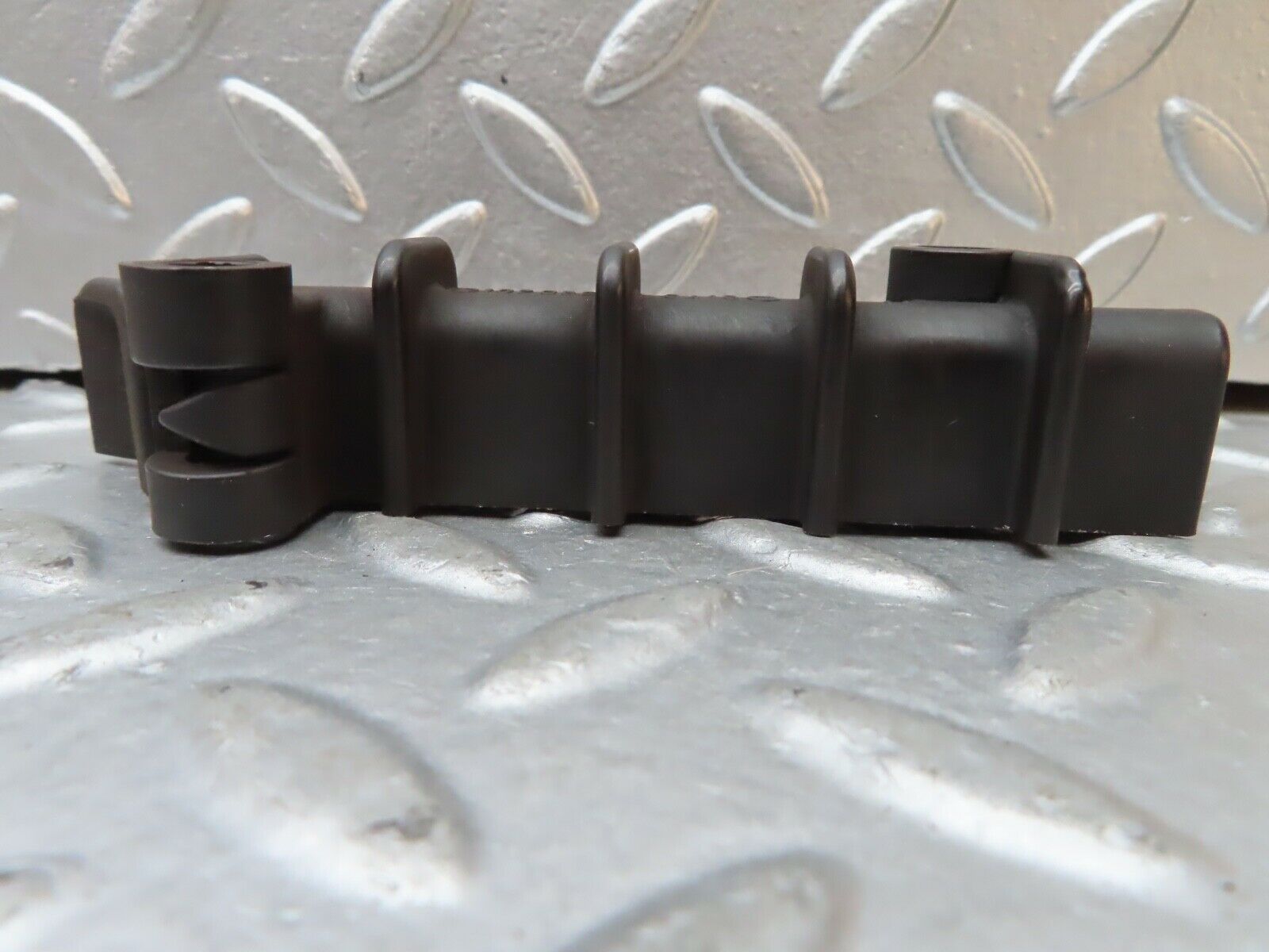 21316 Mercedes-Benz W123 230E Timing Chain Guide Rail 1020520416