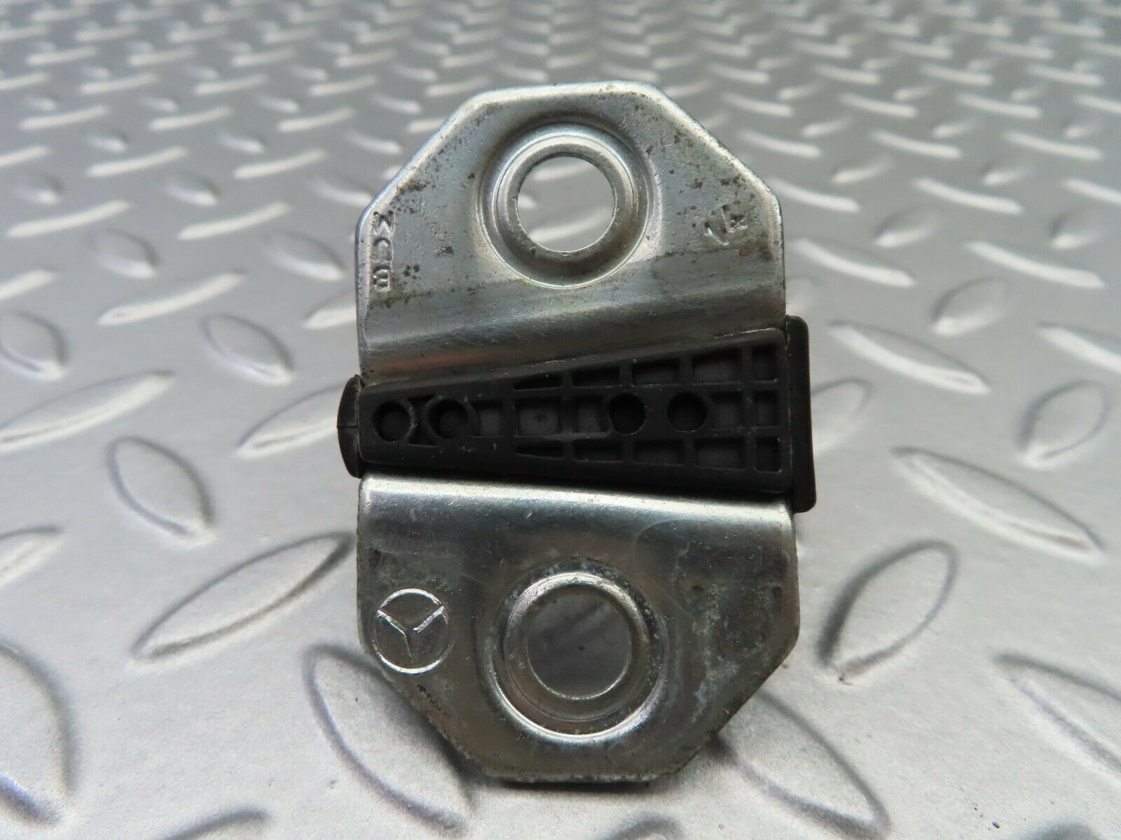 6760 Mercedes-Benz S124 E220 Wagon Door Lock Latch