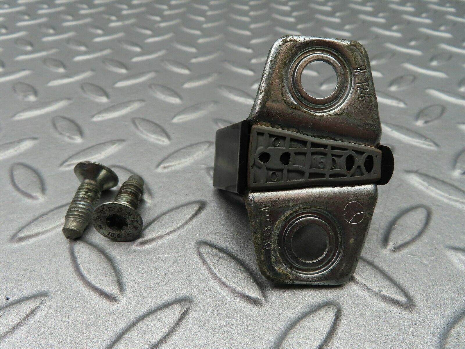 5367 Mercedes-Benz W124 230E Door Lock Latch