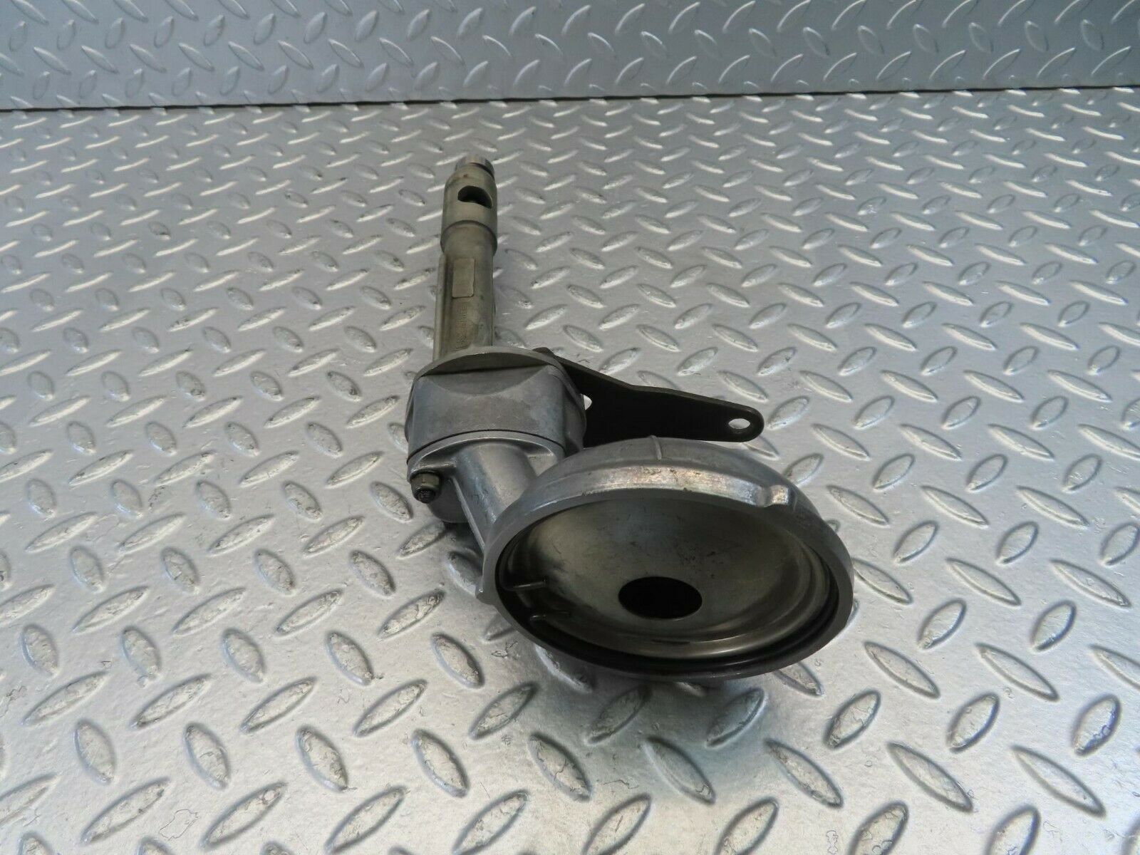10952 Mercedes-Benz W115 220D Oil Pump